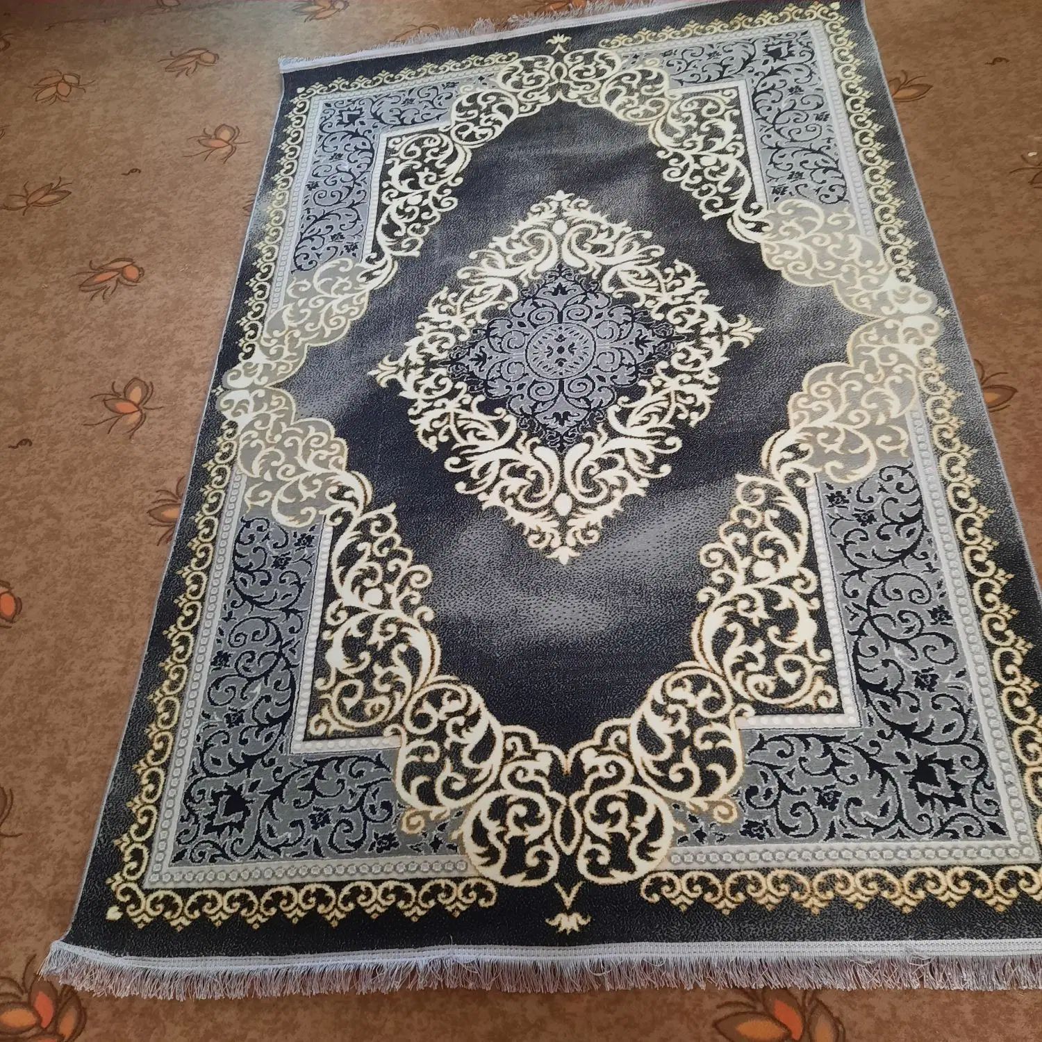 دوتا قالیچه نونو بدون استفاده ۲ و نیم در ۱و نیم|فرش|دزفول, |دیوار