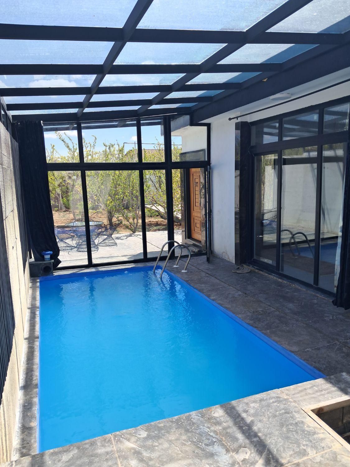 اجاره روزانه ویلا خاص استخر آب گرم سقف شیشه ای|اجارهٔ کوتاه‌مدت ویلا و باغ|دماوند, دماوند|دیوار