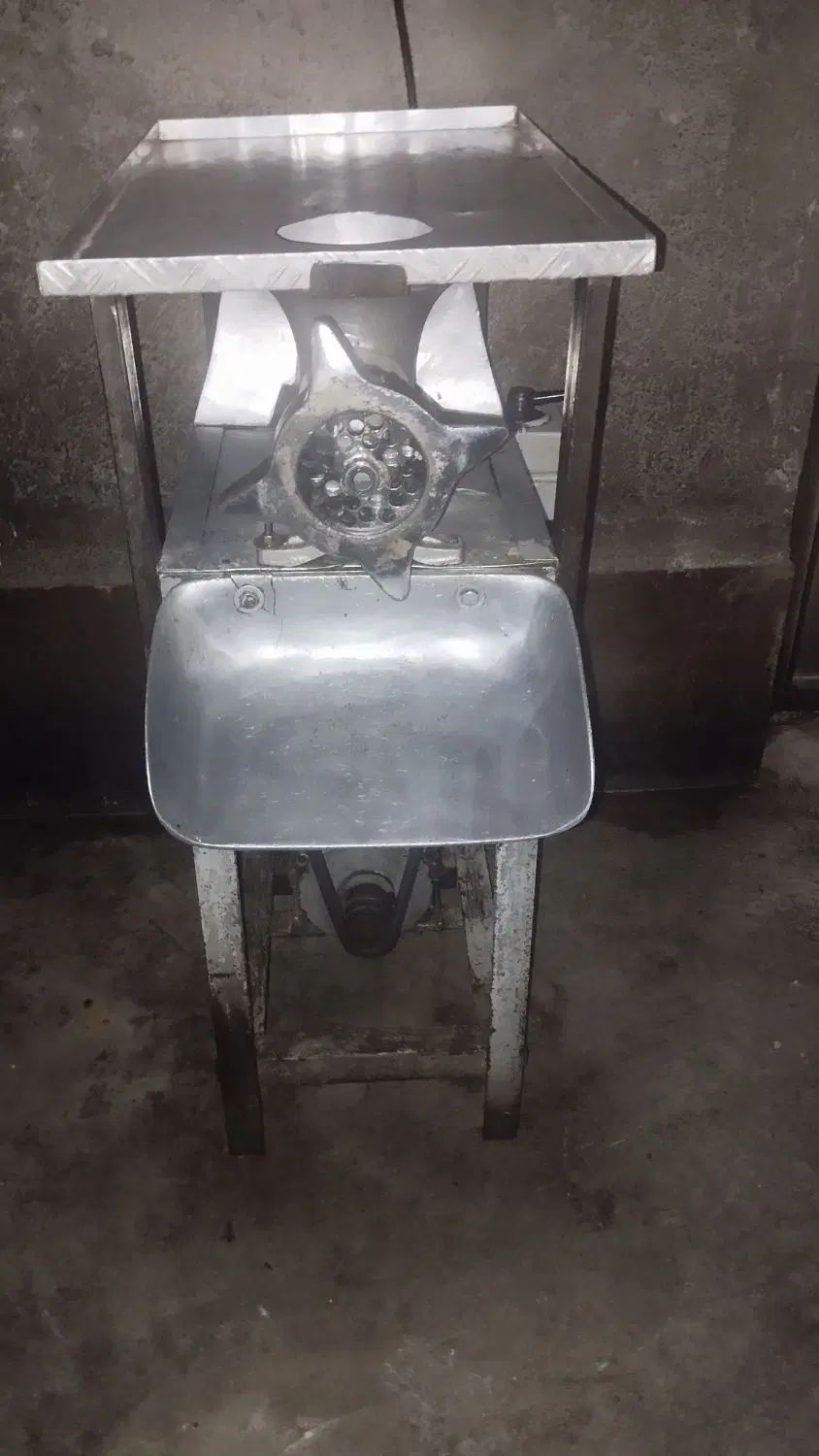 چرخ گوشت تسمه ای .یخچال بستنی قدیمی به شرط|خردکن، آسیاب، غذاساز|کرج, محمود آباد|دیوار