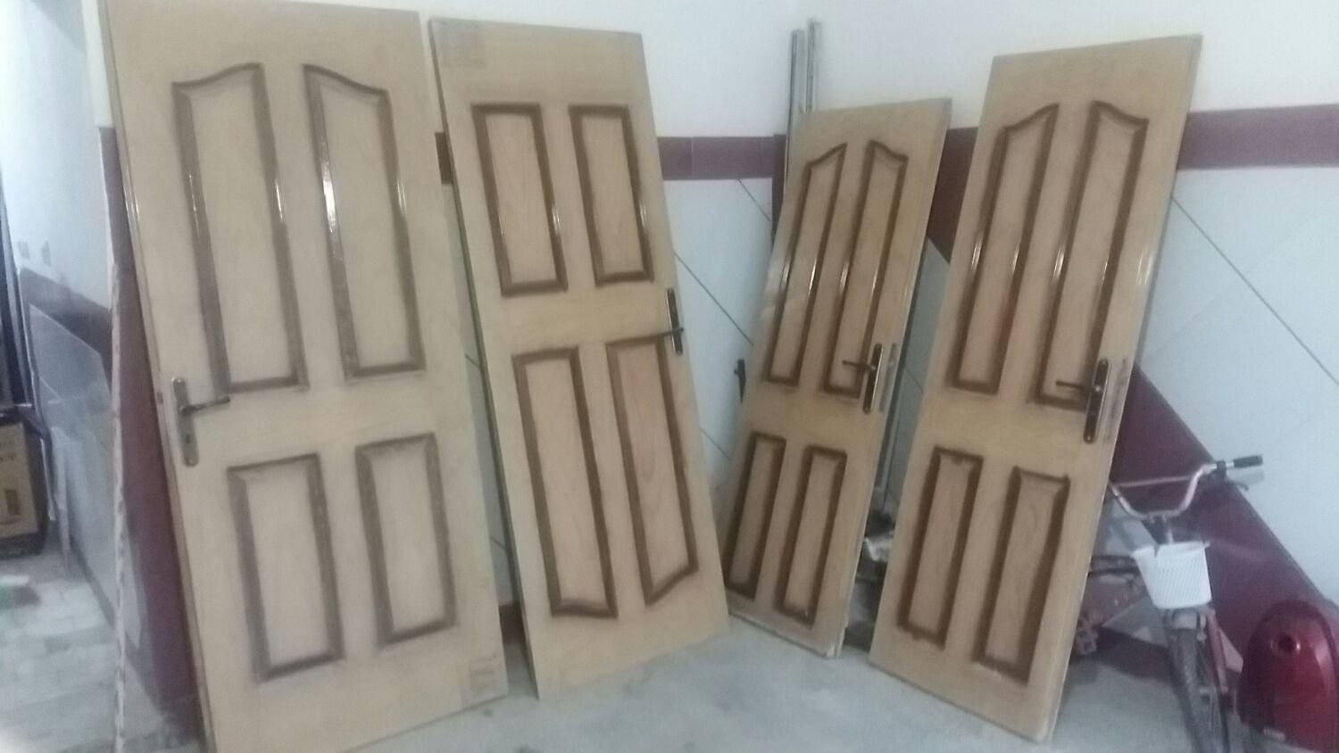 چهار عدد درب یکرنگ همراه با دستگیره|مصالح و تجهیزات ساختمان|شاهین‌شهر, شهرک میلاد|دیوار