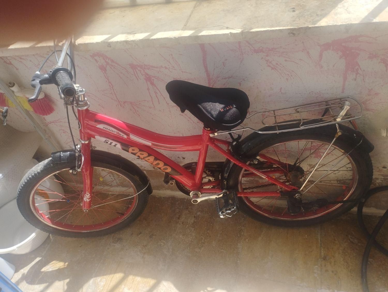 لاستیک عقب پنجره هست|دوچرخه، اسکیت، اسکوتر|دماوند, مسکن مهر گیلاوند|دیوار