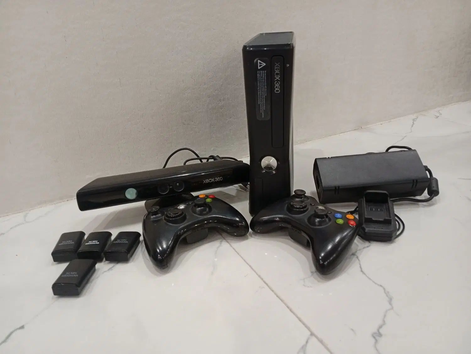 Xbox 360 اسلیم دو دسته با کینکت|کنسول، بازی ویدئویی و آنلاین|مشهد, رستگار|دیوار
