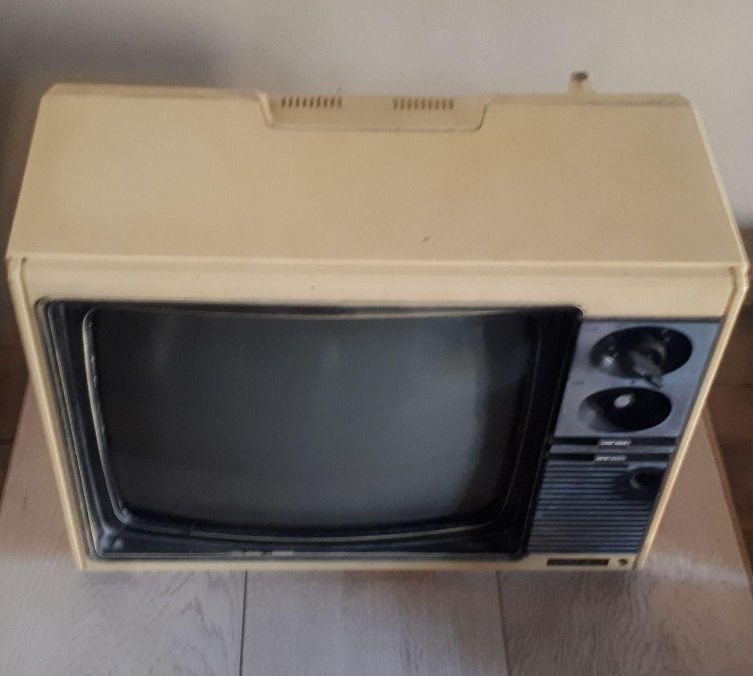 تلویزیون عتیقه قدیمی|تلویزیون و پروژکتور|رفسنجان, |دیوار