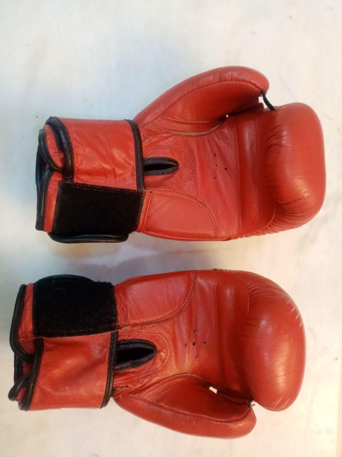 یک دست دستکش تمام چرم طبیعی بکس کاملا نو|تجهیزات ورزشی|اصفهان, جلفا|دیوار