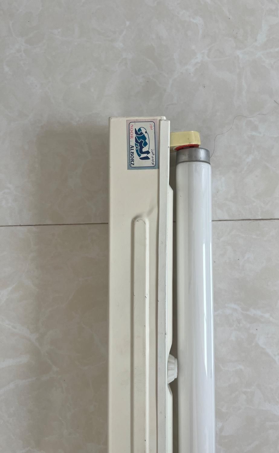 لامپ مهتابی با طول ۱۲۳ سانت و عرضه سانت|لامپ و چراغ|قائم‌شهر, |دیوار