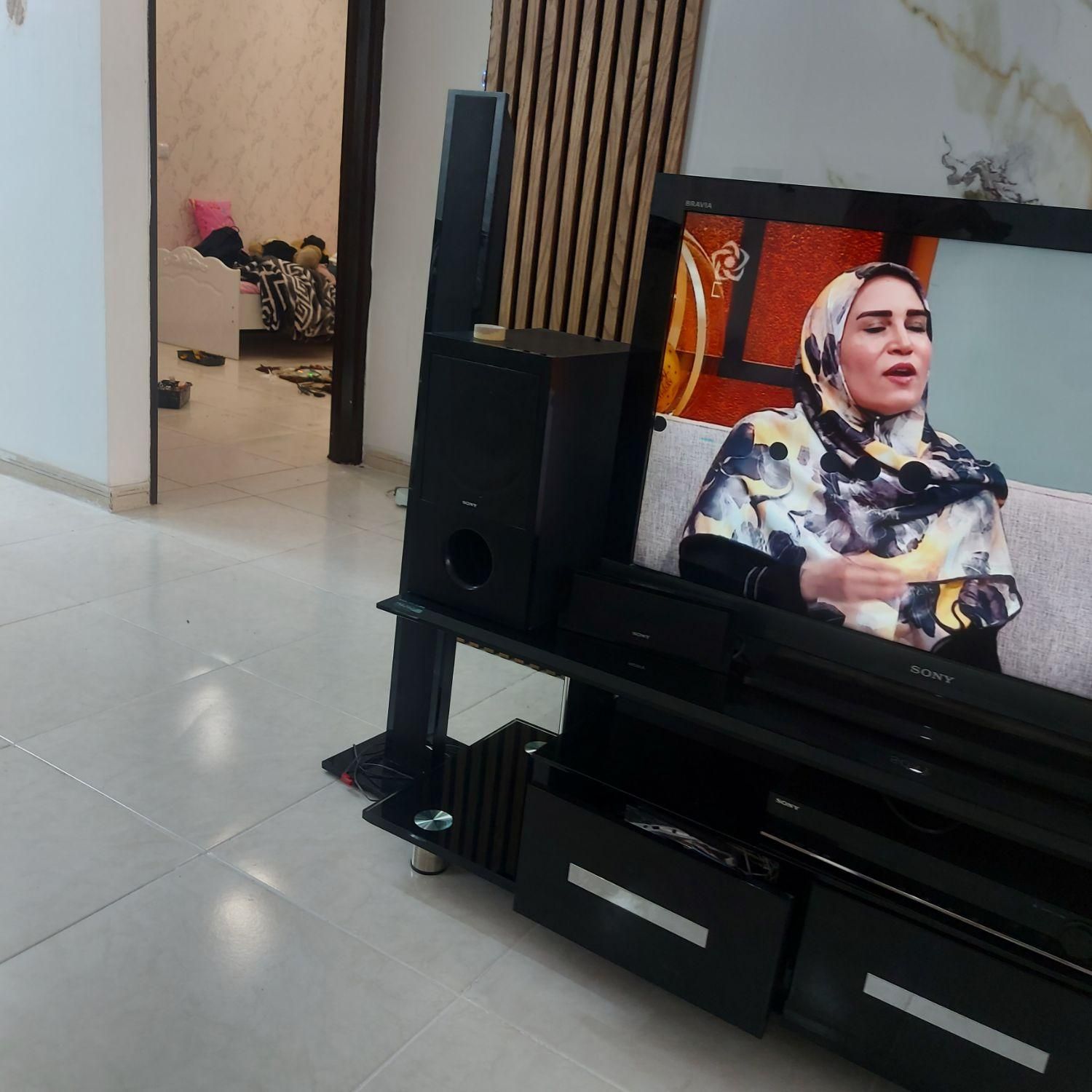 تلویزیون  ۴۰ اینچ sony همراه  با سینما خانواده|تلویزیون و پروژکتور|اصفهان, شفق|دیوار