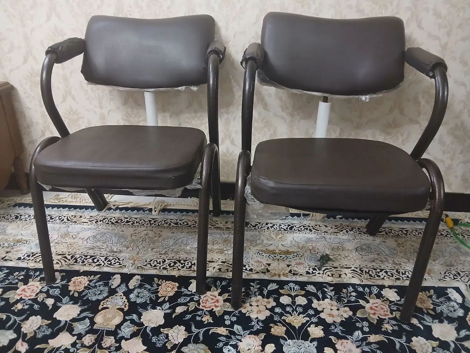 فر گاز ۵شعله اسنوار، ۲ عدد فرش ۹ متری، ۴ عدد صندلی|فرش|هشتگرد, فاز ۷ مهستان|دیوار