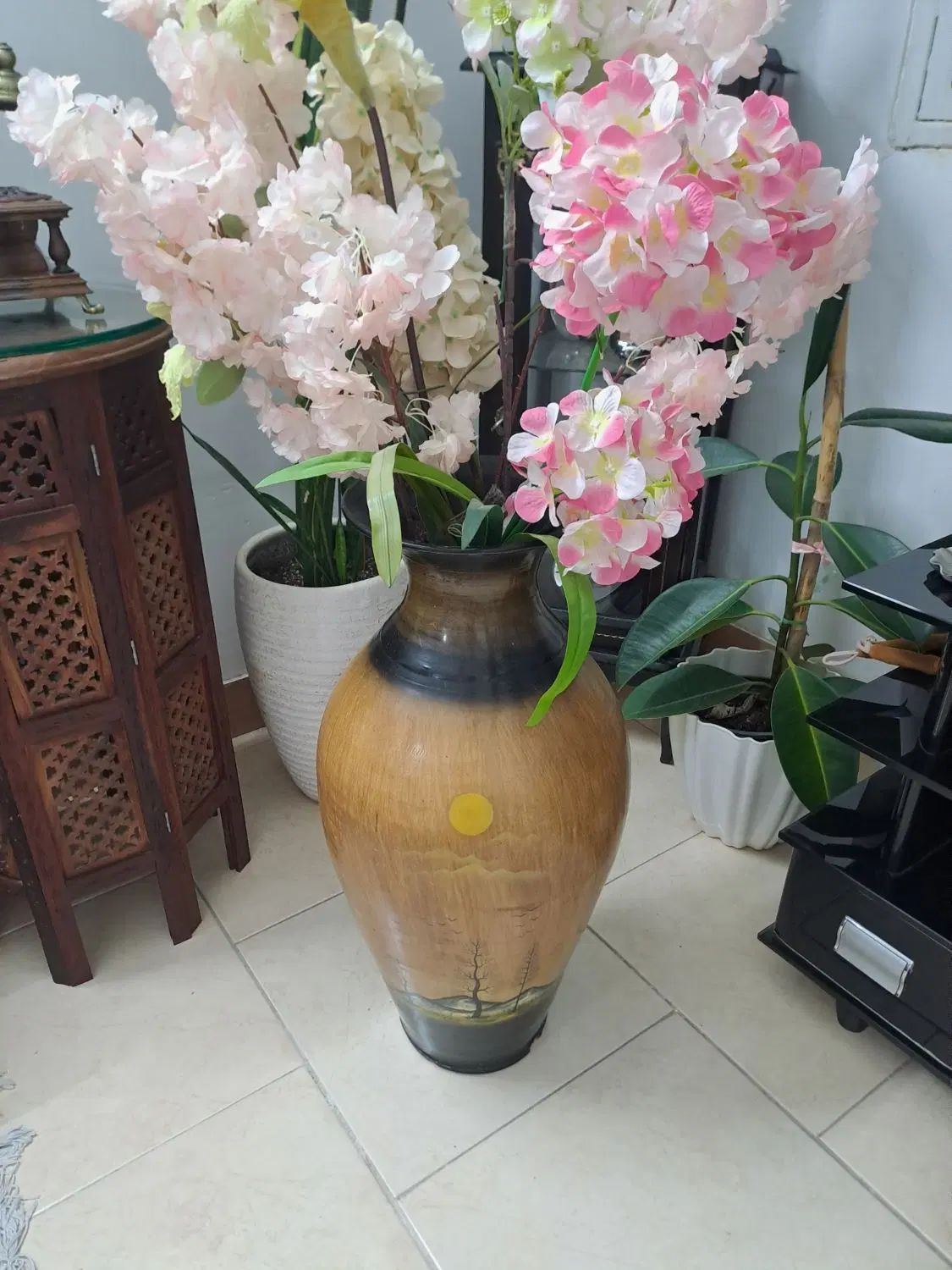 گلدان بزرگ|صنایع دستی و سایر لوازم تزئینی|کرج, ندامتگاه کرج (قزلحصار)|دیوار
