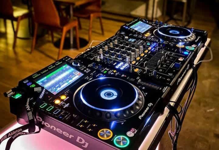 آموزش دی جی دیجی dj تخصصی (خودت دی جی مجالس شو)|خدمات آموزشی|اصفهان, وحید|دیوار