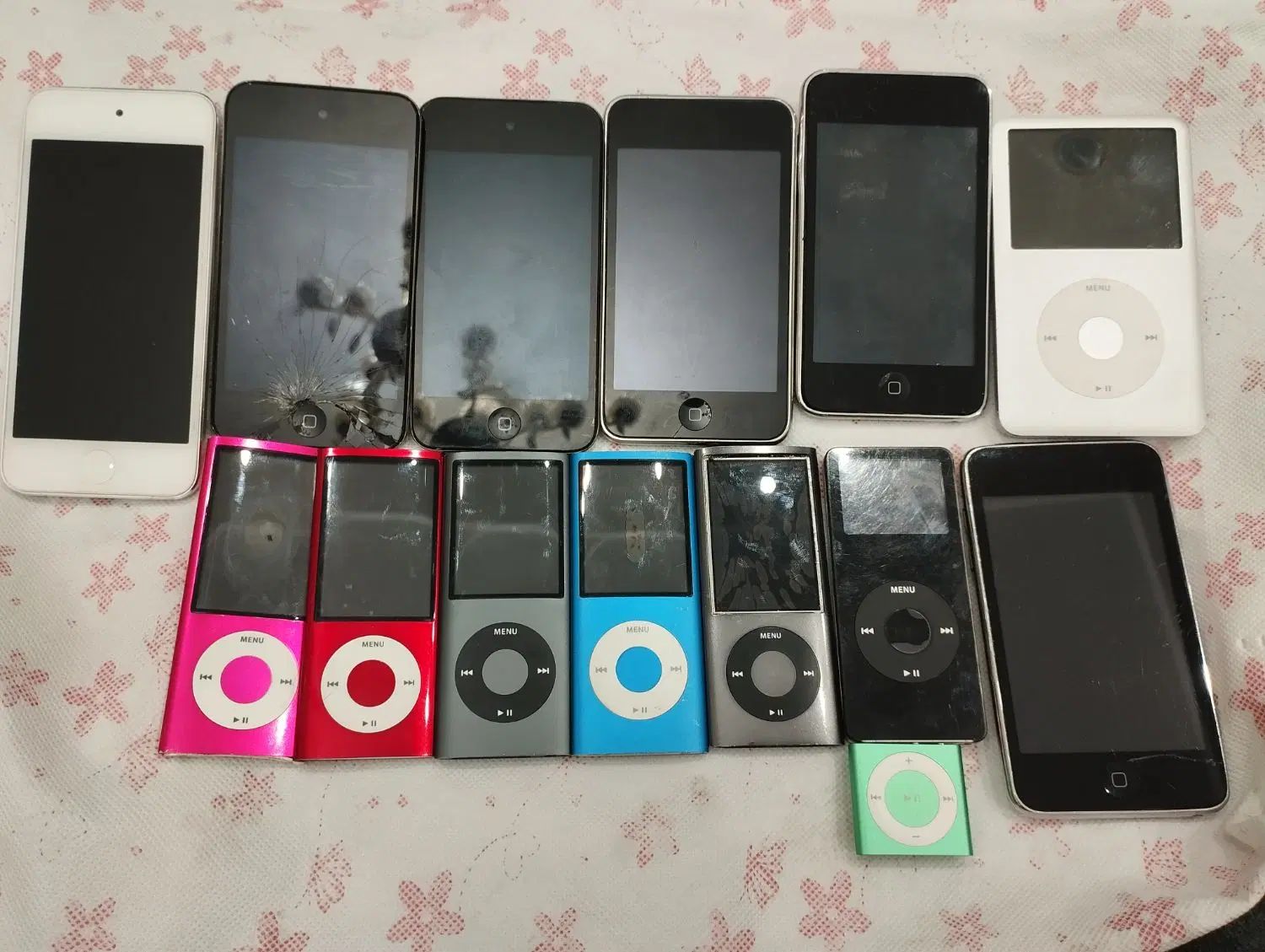آیپاد کلاسیک و تاج و نانو ۸ گیگ نیاز به باطری iPod|پخش‌کننده همراه|تهران, یافت آباد جنوبی|دیوار