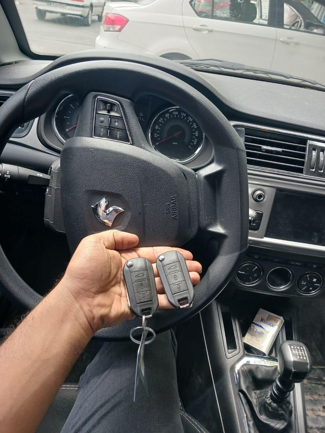 کلید سازی بازکردن قفل و درب و ساخت ریموت|خدمات پیشه و مهارت|شیراز, شهرک امیر کبیر|دیوار