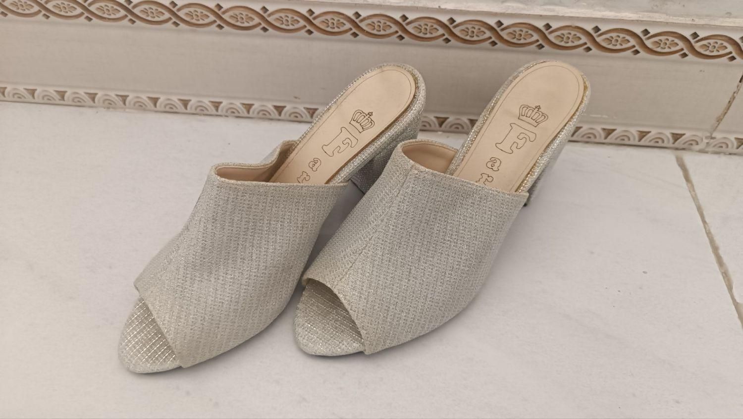 دمپایی مجلسی|کیف، کفش، کمربند|دورود, |دیوار