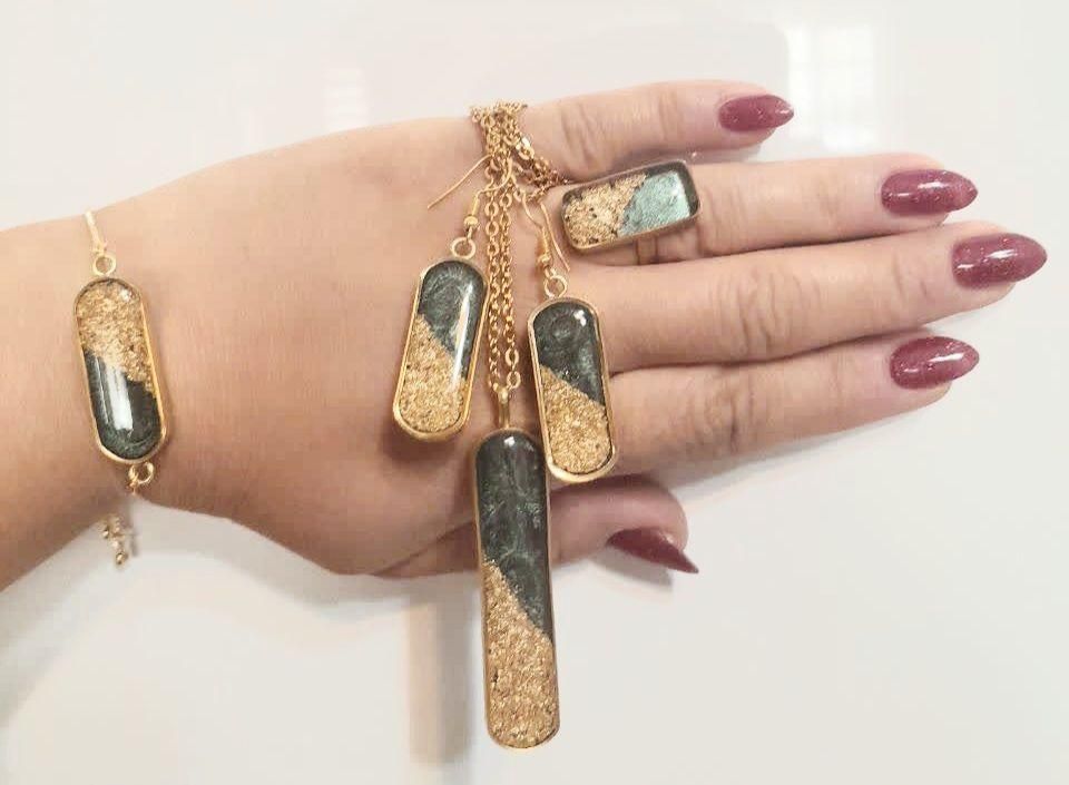 ست و نیم ست ، دستبند و گردنبند با هنر رزین|بدلیجات|زنجان, |دیوار