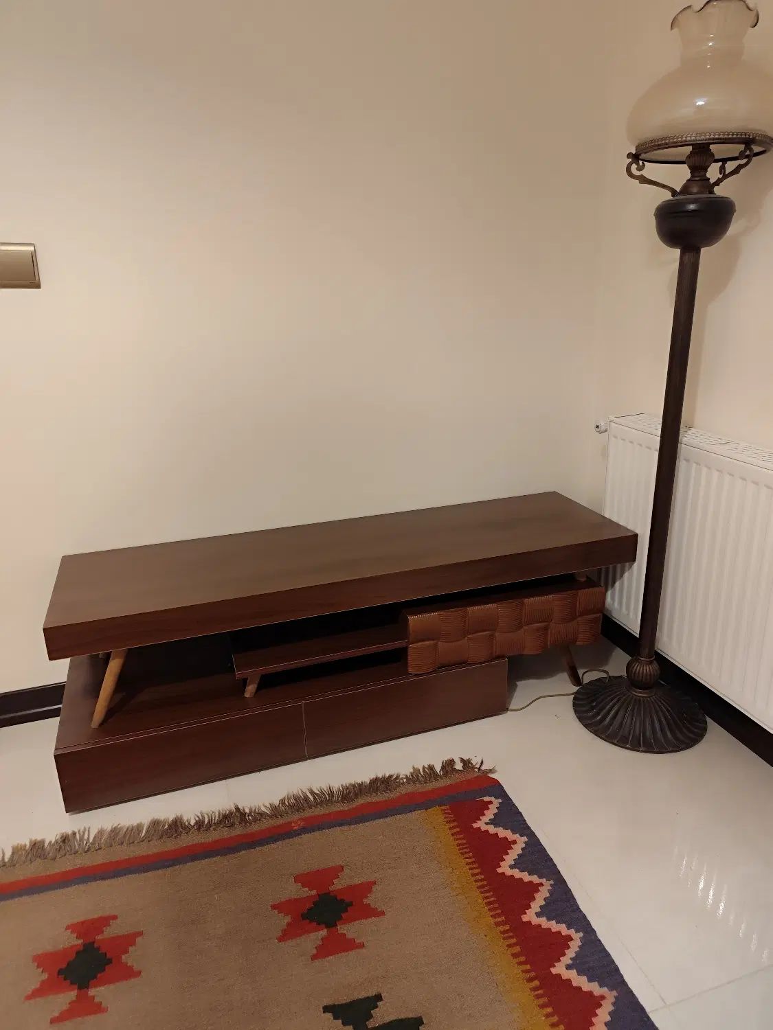 میز تلویزیون سه کشو سه تکه قابلیت تنظیم عریض شدن|میز تلویزیون|اصفهان, سپاهان‌شهر|دیوار