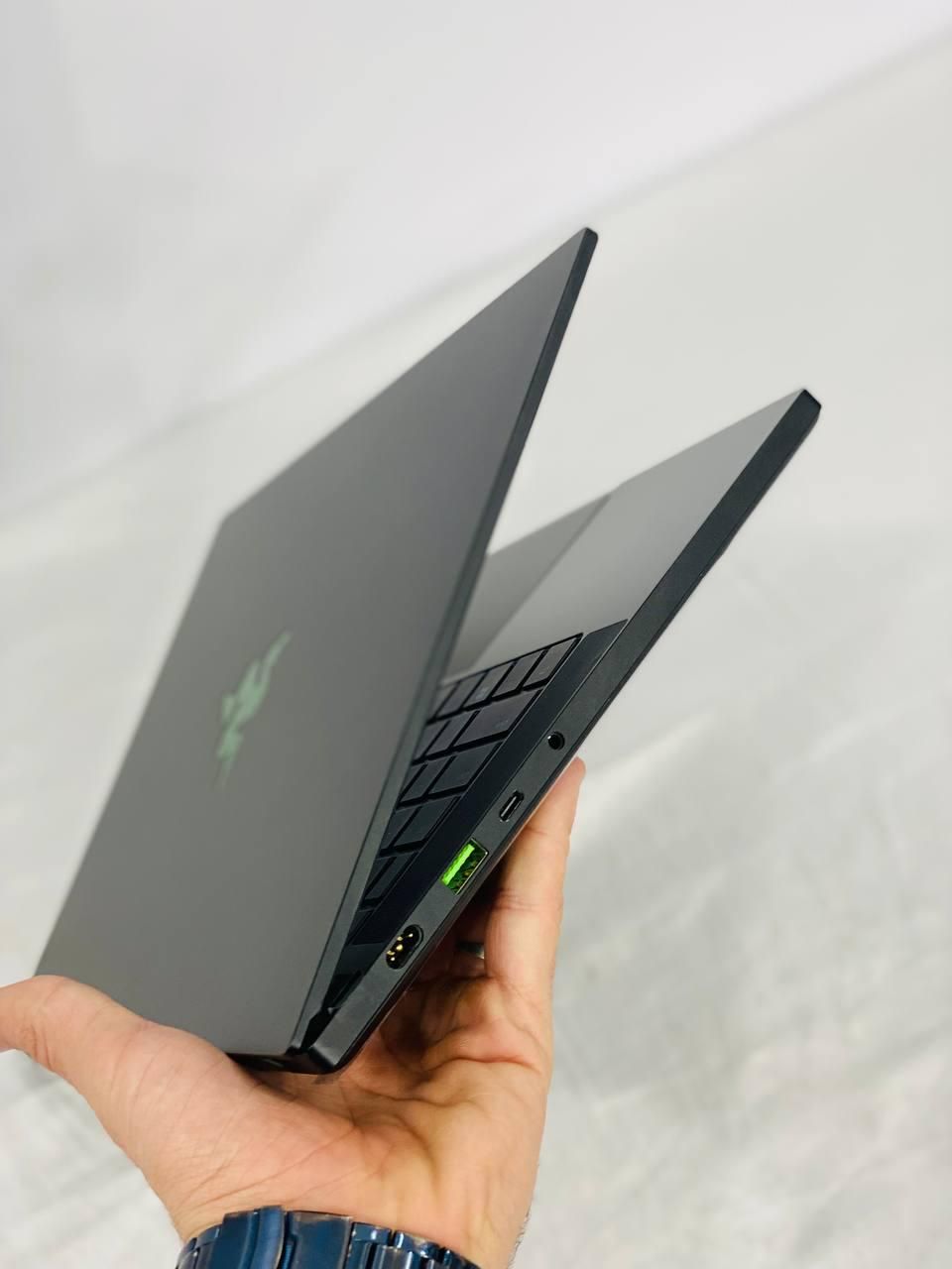 لپتاپ گیمینگ ریزرrazer rz09-0427 RYZEN 9-6900HX|رایانه همراه|تهران, میدان ولیعصر|دیوار