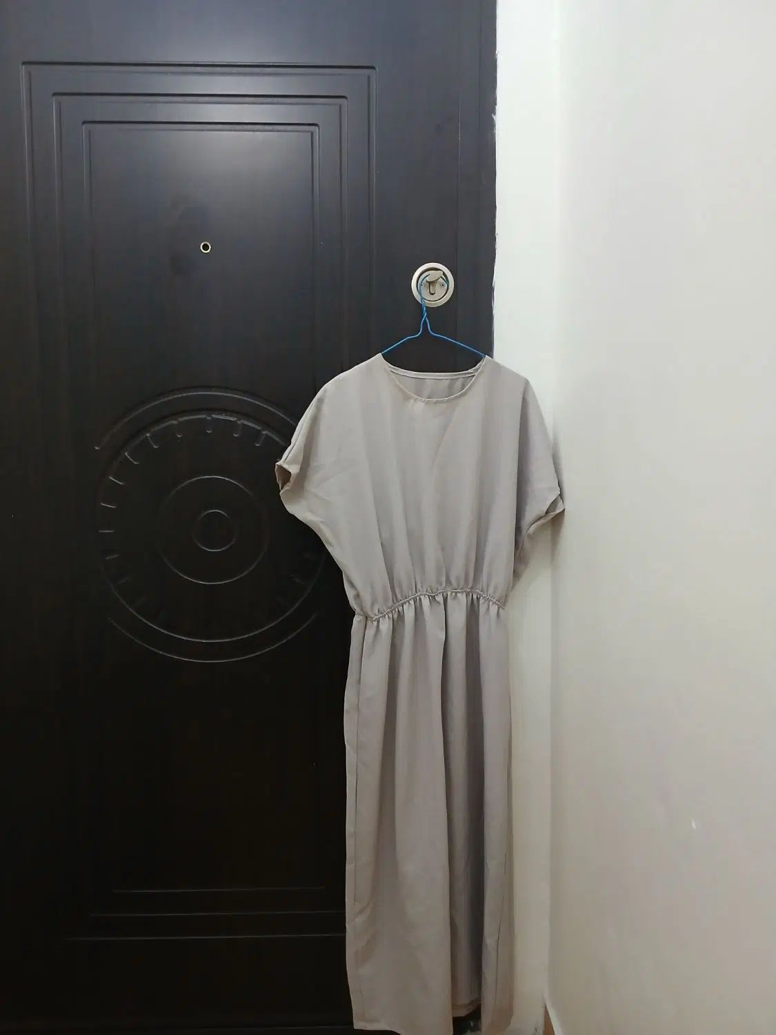 چند دست مانتو|لباس|کرج, حصارک بالا|دیوار