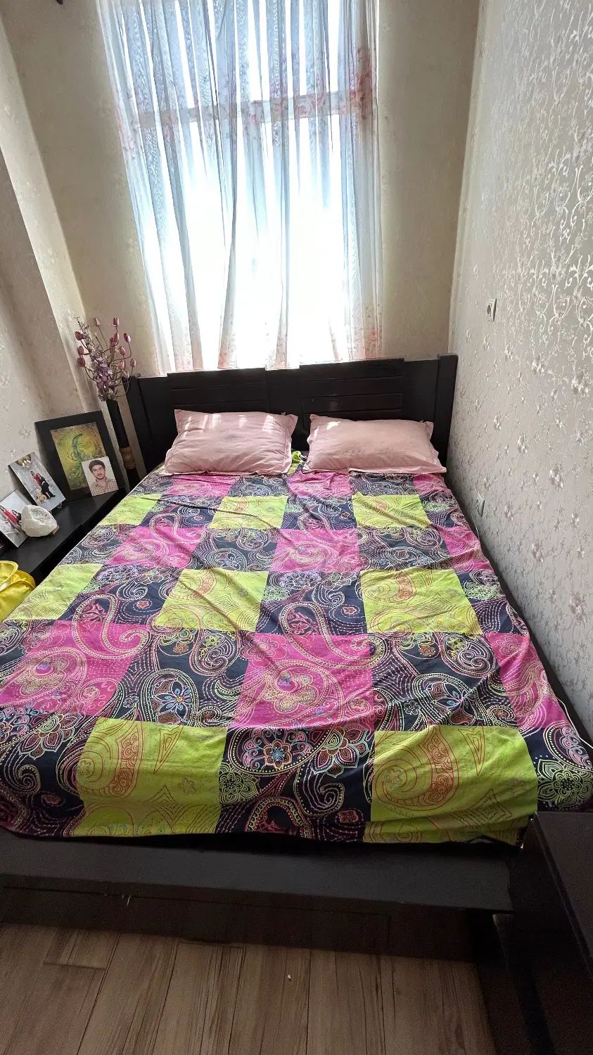 مبل مخمل جنس ترک ۷ نفره همراه تخت دونفره ترک|مبلمان خانگی و میز عسلی|تهران, جنت‌آباد شمالی|دیوار
