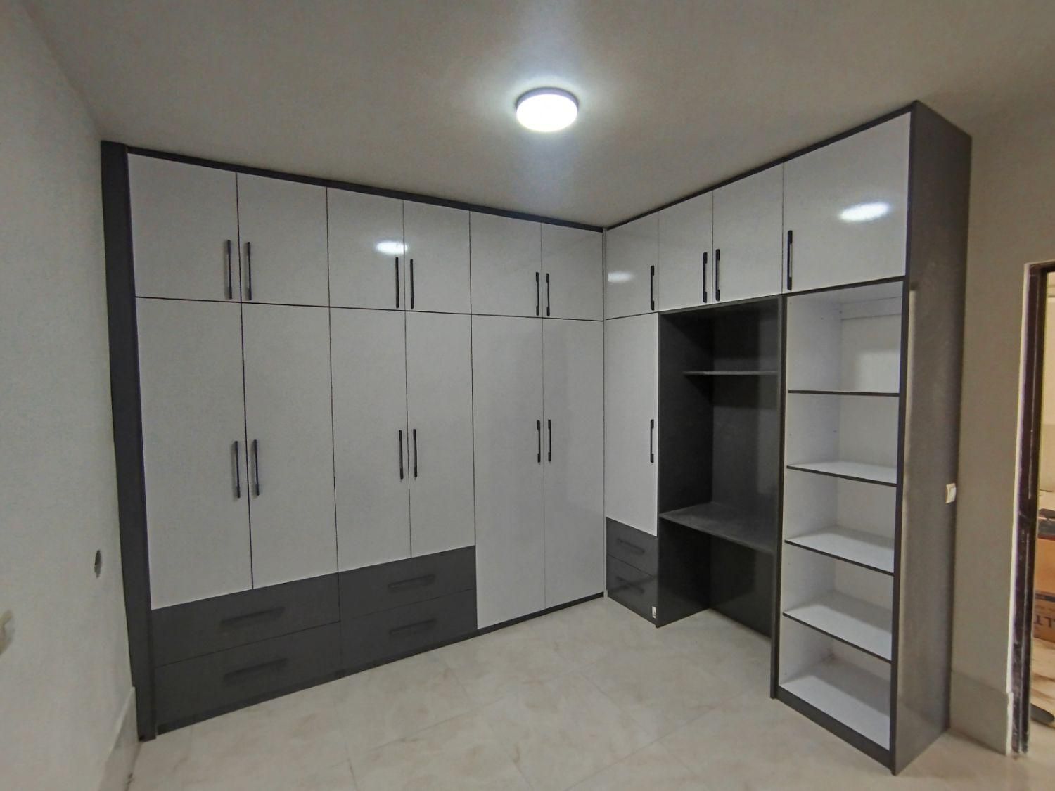 طراحی و اجرای کابینت آشپزخانه وکمددیواری وصنایعmdf|کتابخانه، شلف، قفسههای دیواری|لردگان, |دیوار