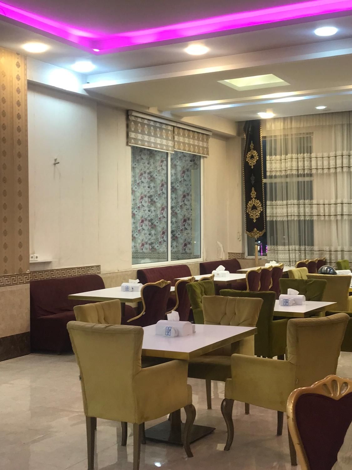 سالن کار و‌گارسون|استخدام خدمات فروشگاه و رستوران|آبیک, |دیوار