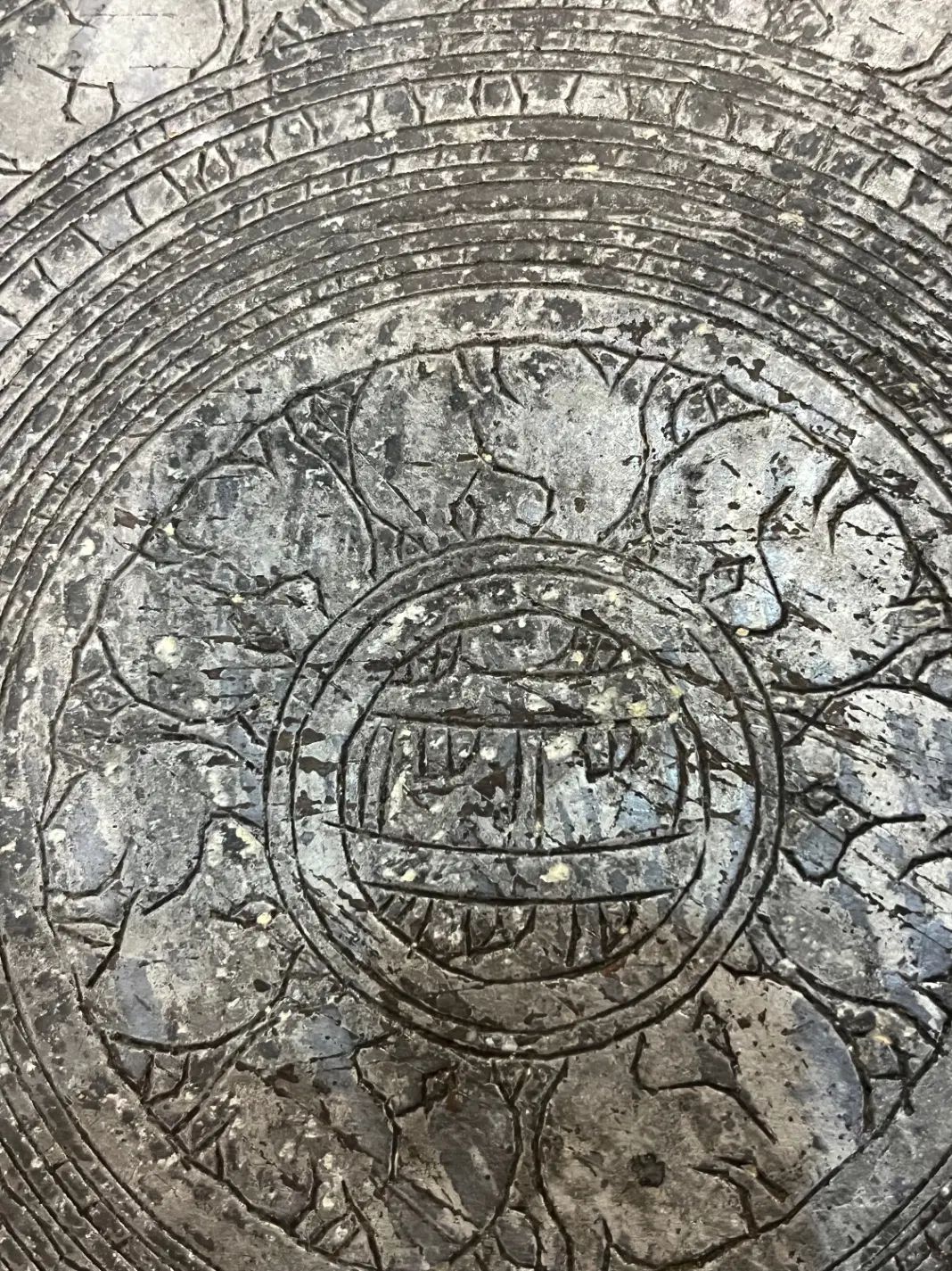 سینی مسی ۸۰ ساله ۵ کیلو گرم تاریخ داره|کلکسیون اشیاء عتیقه|کرج, فاز ۱ مهرشهر|دیوار