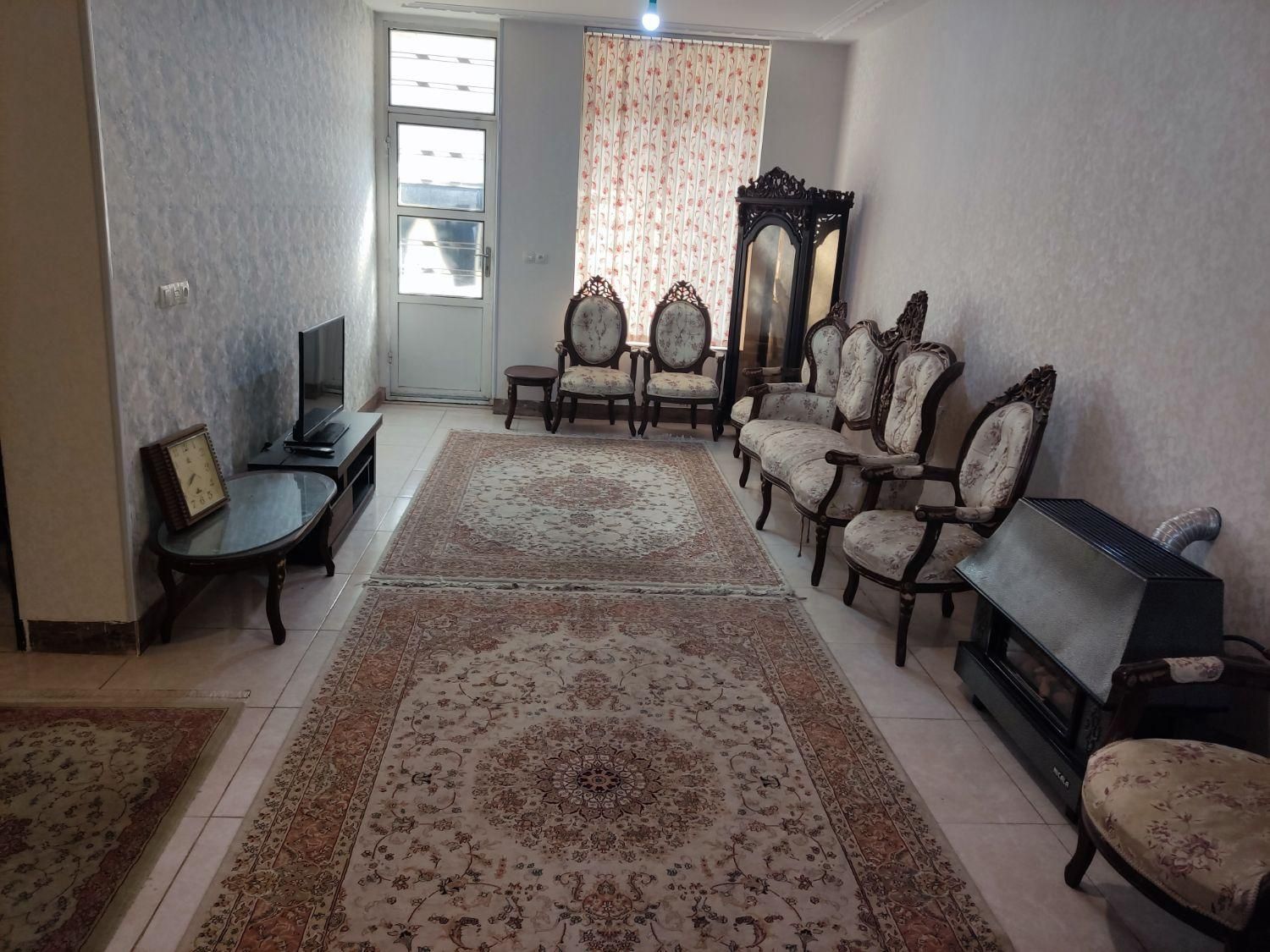 اجاره منزل مبله دوخوابه شیک و مرتب با قیمت عالی|اجارهٔ کوتاه‌مدت آپارتمان و سوئیت|شیراز, میانرود|دیوار