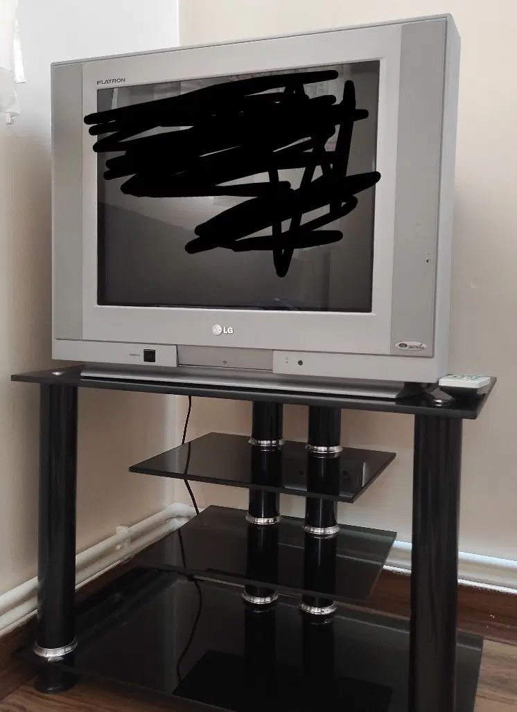 تلویزیون LG ۲۴ اینچ همراه با میز|تلویزیون و پروژکتور|تهران, جنت‌آباد مرکزی|دیوار