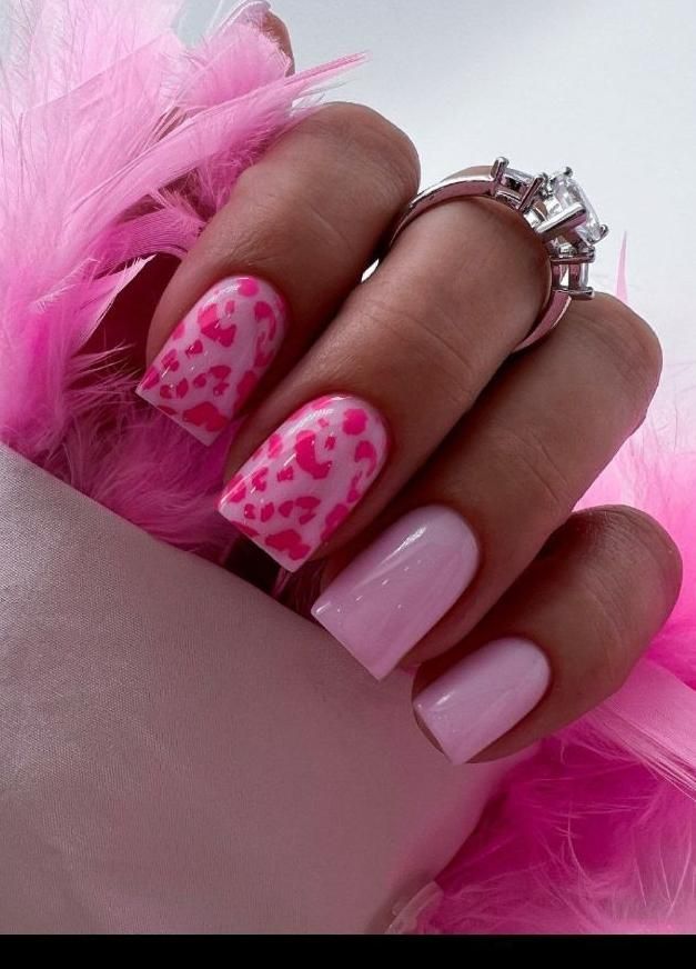 کاشت و ترمیم ناخن تیراژه صادقیه باغ فیض|خدمات آرایشگری و زیبایی|تهران, باغ فیض|دیوار