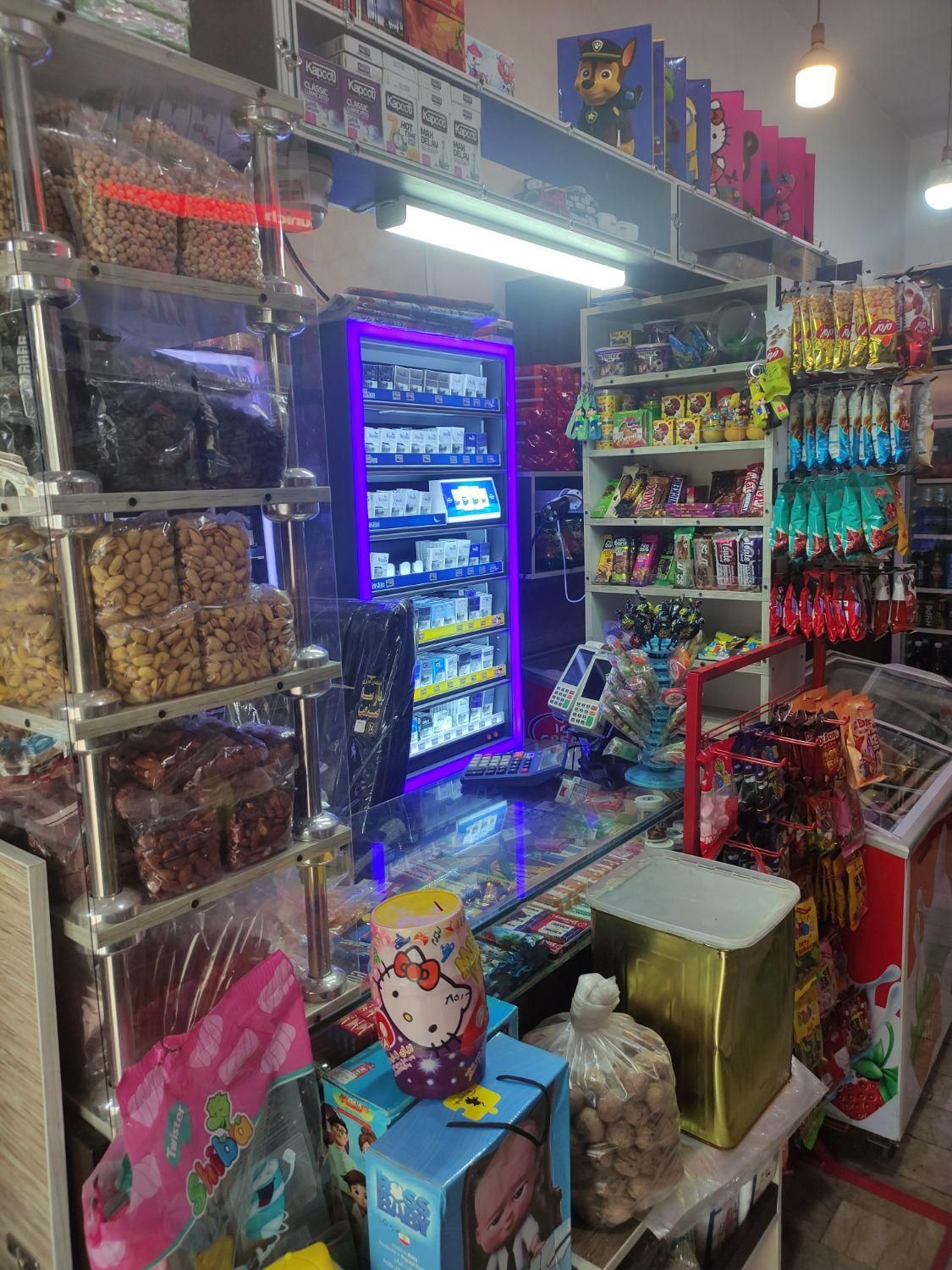 فروشنده خانم یا آقا برای کار در سوپر مارکت|استخدام خدمات فروشگاه و رستوران|رشت, استقامت ۱|دیوار