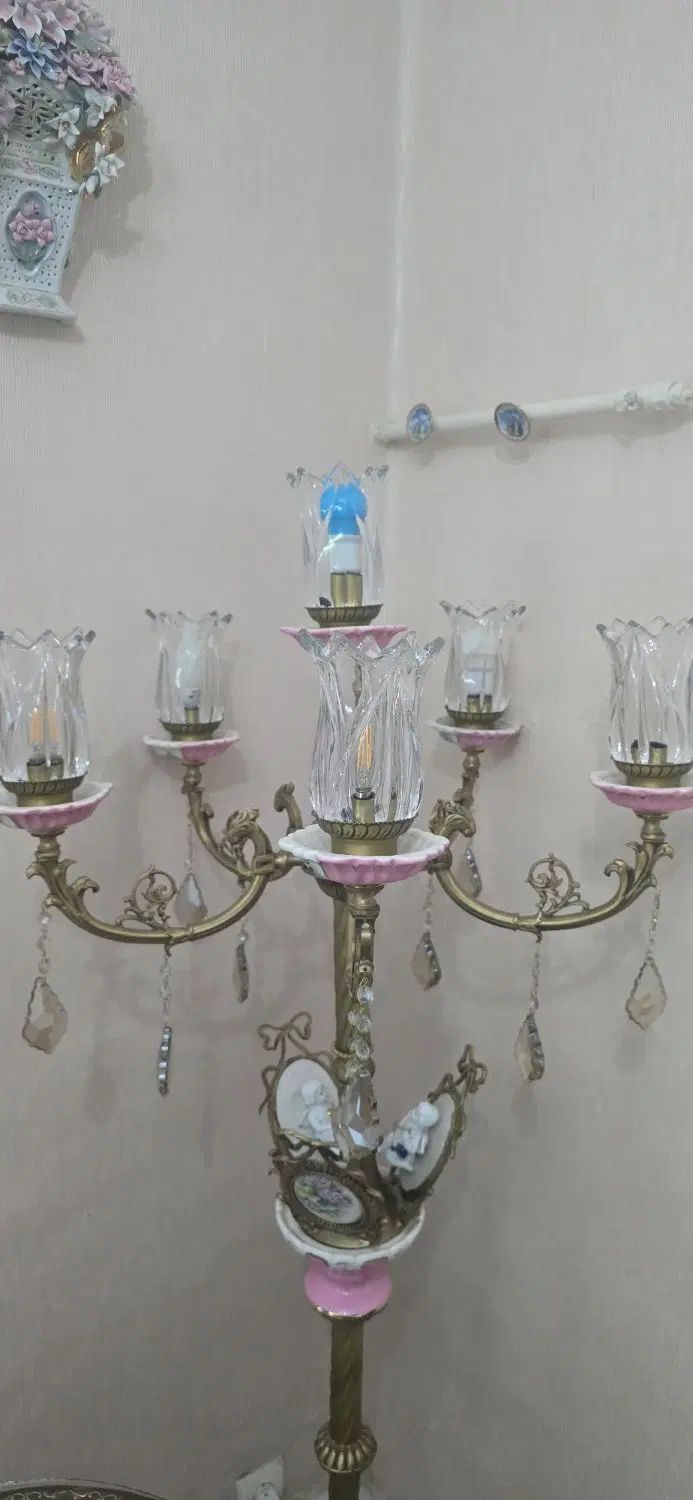 آباژور کنار سالنی ۶ شعله  و آباژور ۷۰ سانتی رومیزی|چراغ خواب و آباژور|تهران, خواجه نظام الملک|دیوار