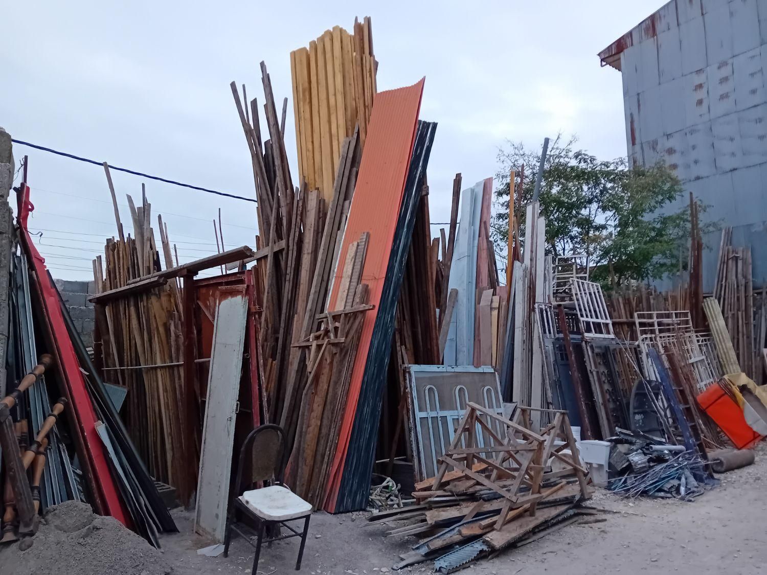 چوب. حلب. تیرآهن. لوله و لمه سربندی و نراد.|عمدهفروشی|رشت, معلولین|دیوار