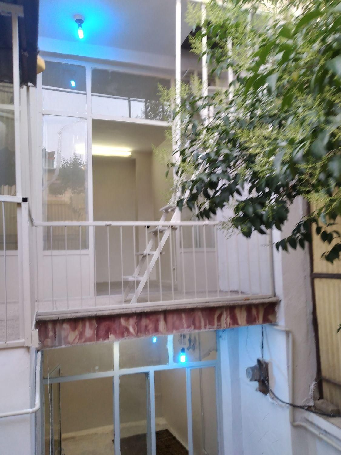 حیاط در بستی دو طبقه|اجارهٔ خانه و ویلا|تهران, بیسیم|دیوار