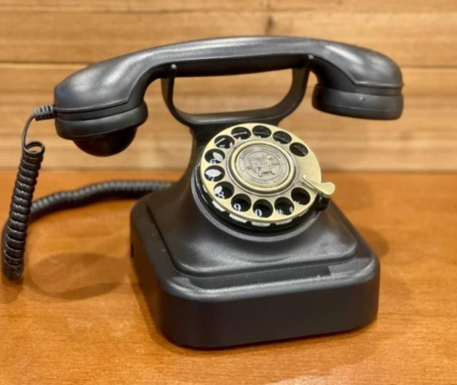 خط تلفن|تلفن رومیزی|شیراز, فرهنگ شهر|دیوار