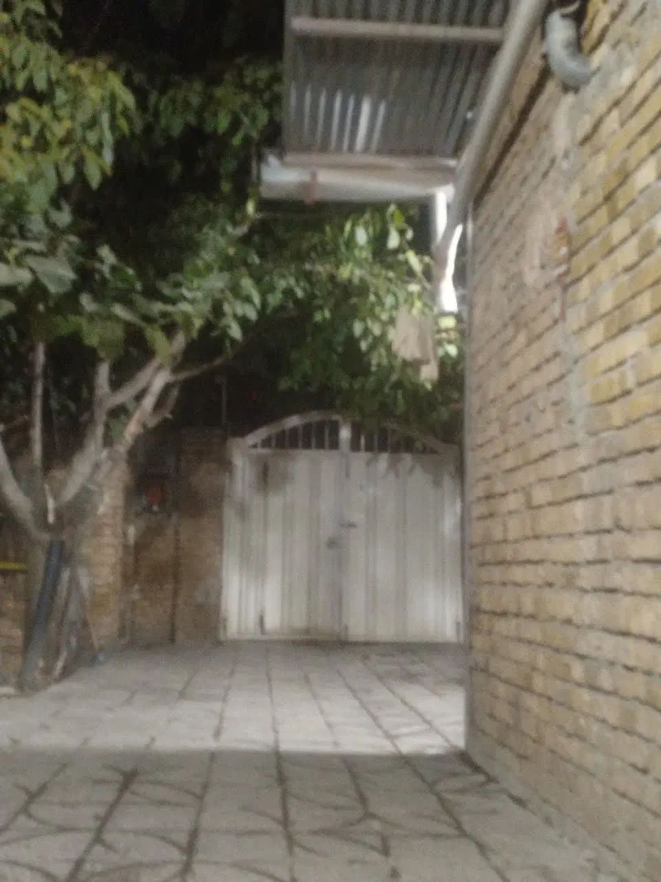 فروش خانه ویلایی ۱۶۰ متری  و زمین‌ بفروش‌ میرسد|فروش خانه و ویلا|بروجرد, |دیوار