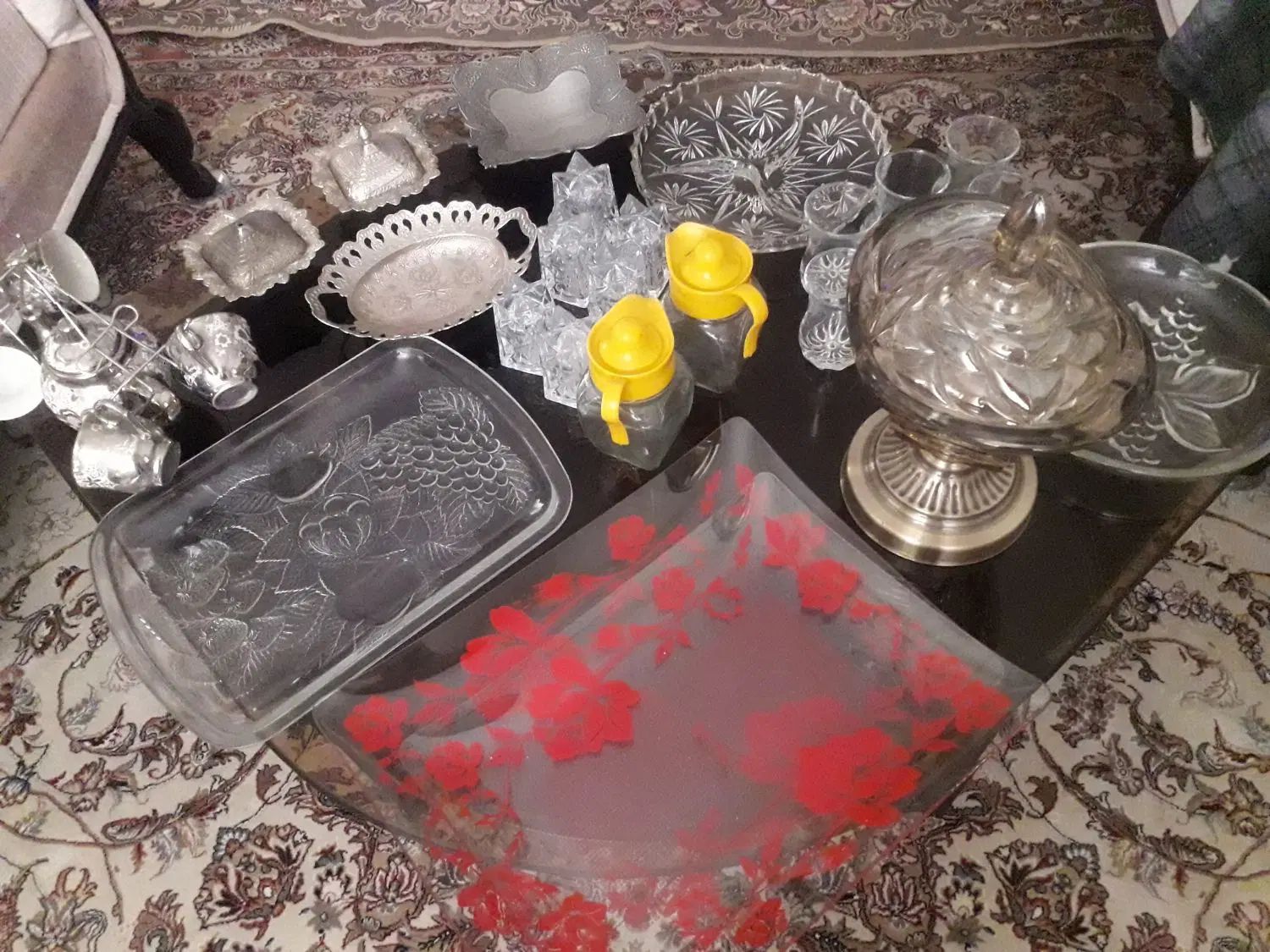 تعدادی ظروف سالم به دلیل کم بود جا فروخته میشود|ظروف سرو و پذیرایی|تهران, کیانشهر|دیوار