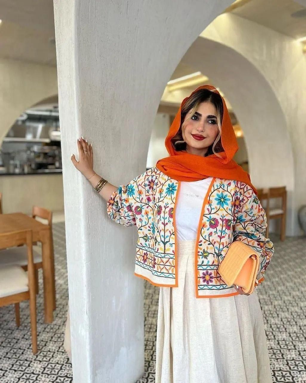 کت دامن|لباس|تهران, آبشار|دیوار