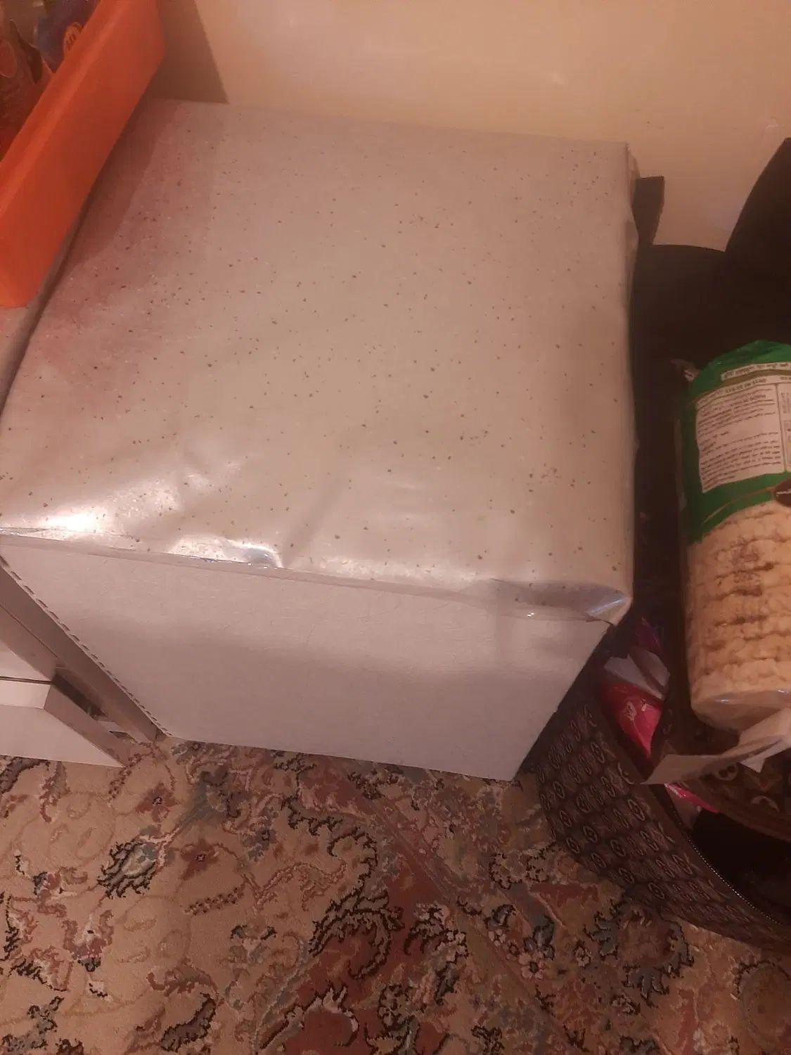 یک عدد دراور ایینه دار و پاتختی و نشیمن چرم|تخت و سرویس خواب|تهران, یوسف‌آباد|دیوار