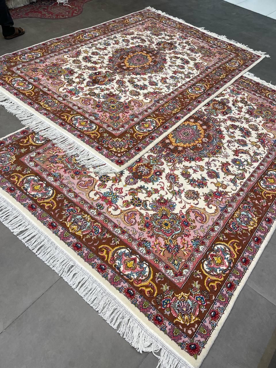 فرش دستباف خطیبی گل ابریشم رنگ پیازی اعلا|فرش|مشکین‌دشت, |دیوار