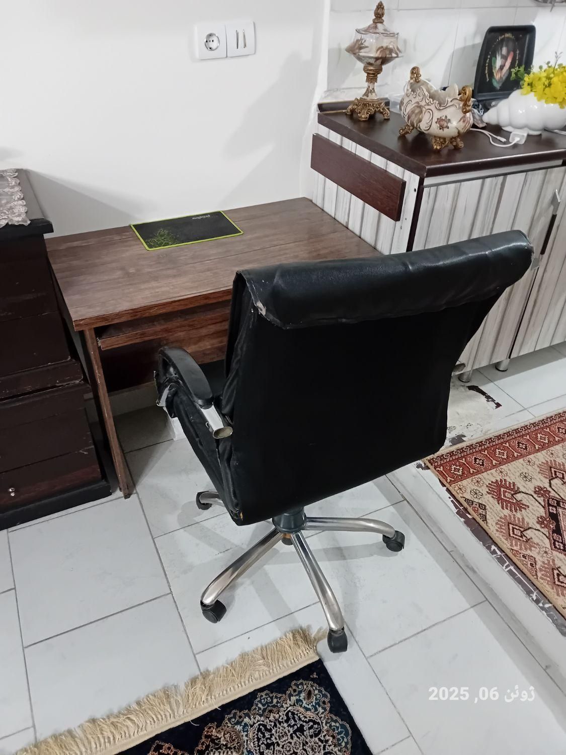 میز و صندلی تحریر|میز تحریر و کامپیوتر|گلستان (تهران), |دیوار