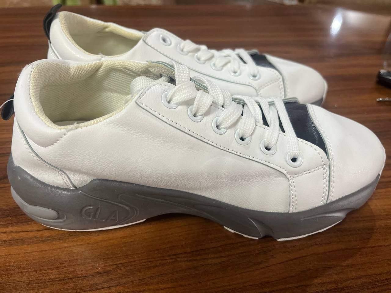 کتانی خارجی سایز 37 ساخت ویتنام|کیف، کفش، کمربند|رشت, معلم|دیوار