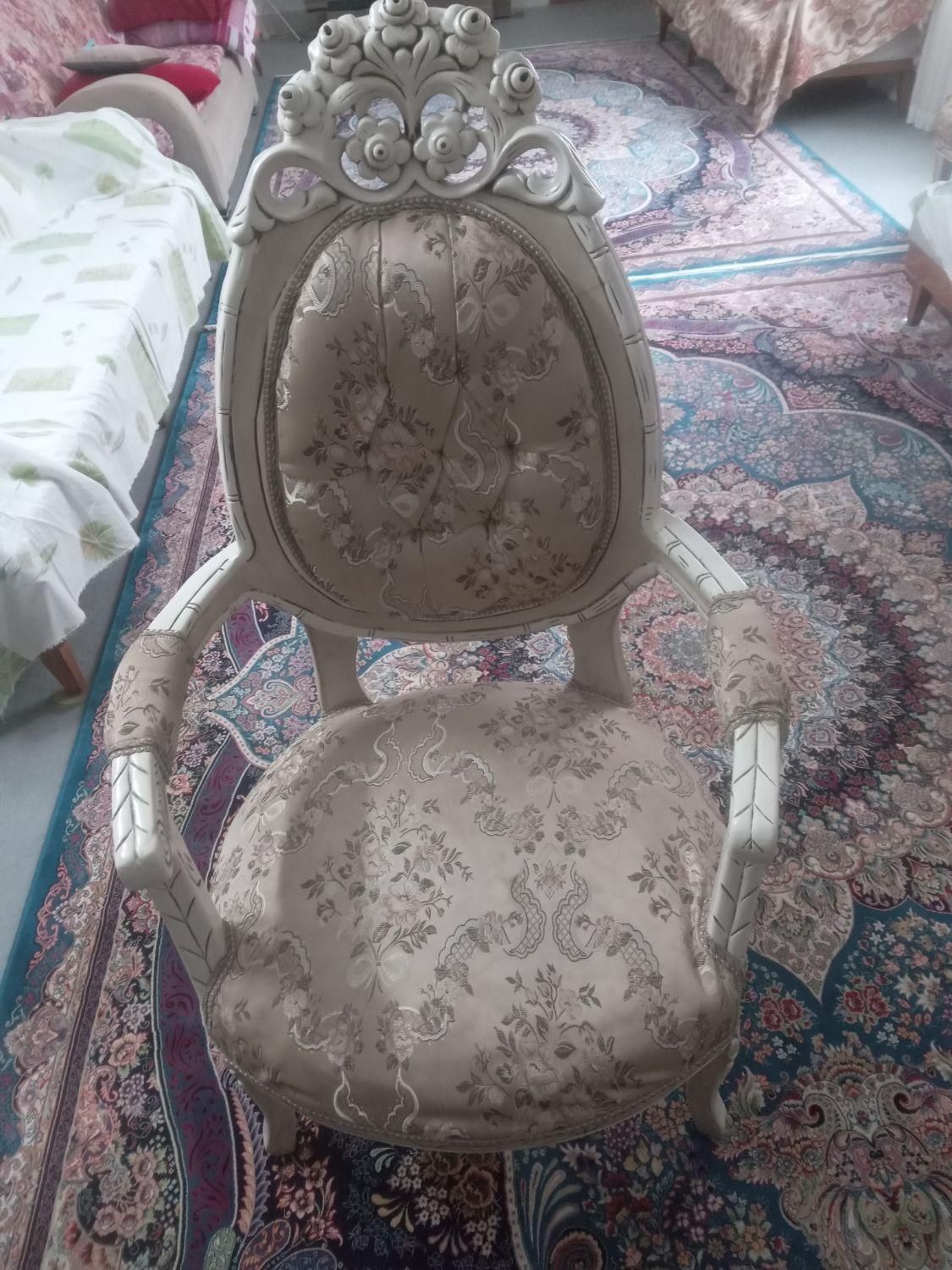 چهار عدد مبل فرهی دسته دار ودو عدد مهمان بدون دسته|مبلمان خانگی و میز عسلی|محمدیه-قزوین, |دیوار