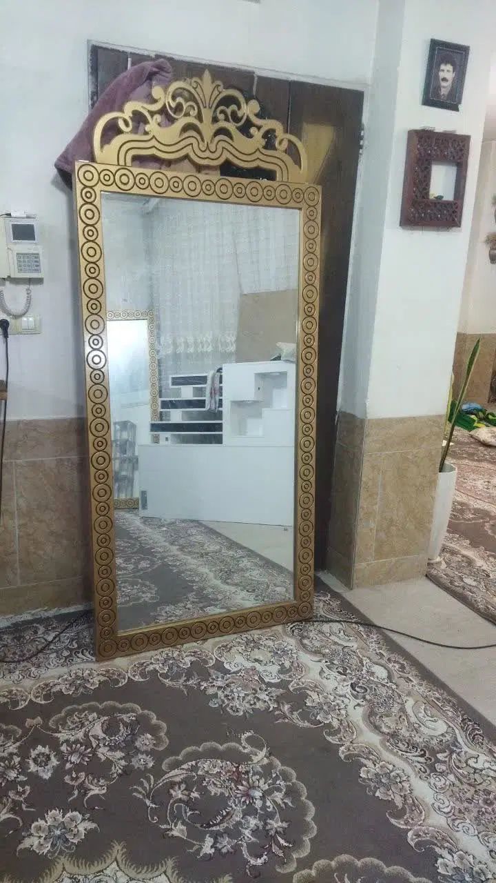دو عدد آینه قدی یک عدد آینه گرد|آرایشگاه و سالن‌های زیبایی|اصفهان, کنگاز|دیوار