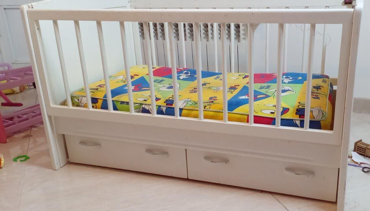 تخت کودک چوبی|تخت و سرویس خواب|بیرجند, |دیوار