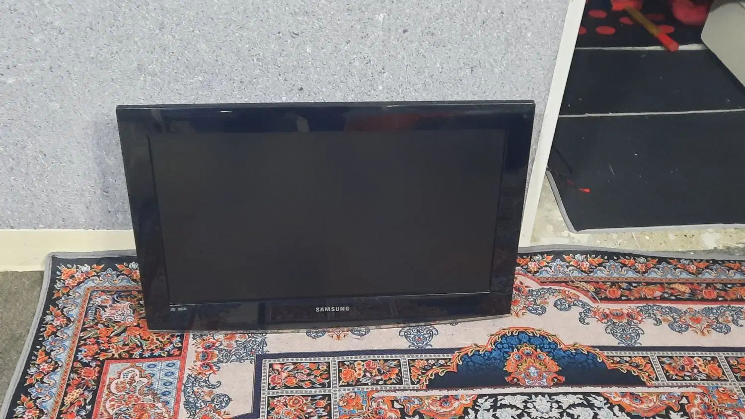 LCD سامسونگ سالم ب شرط فوری مشتری واقعی میخام|تلویزیون و پروژکتور|تهران, آذری|دیوار