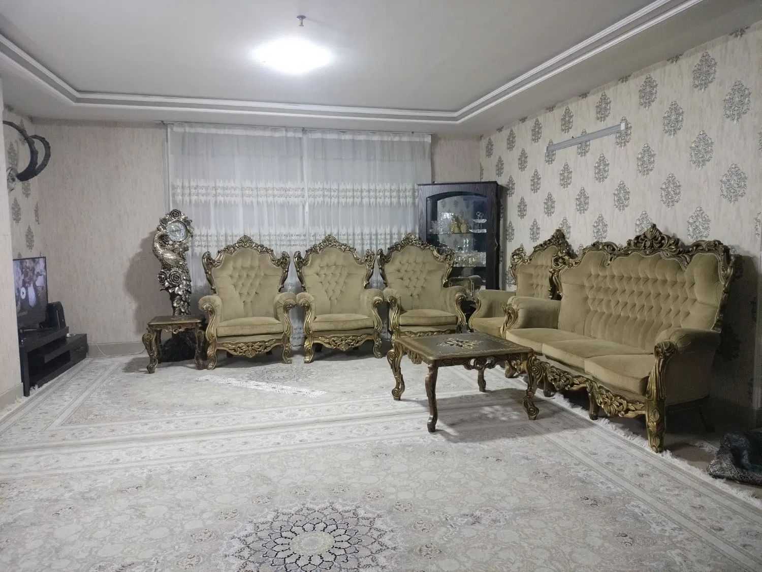 مبلمان ۹ نفره همراه با بوفه و ساعت رایگان|مبلمان خانگی و میز عسلی|اصفهان, ابر|دیوار