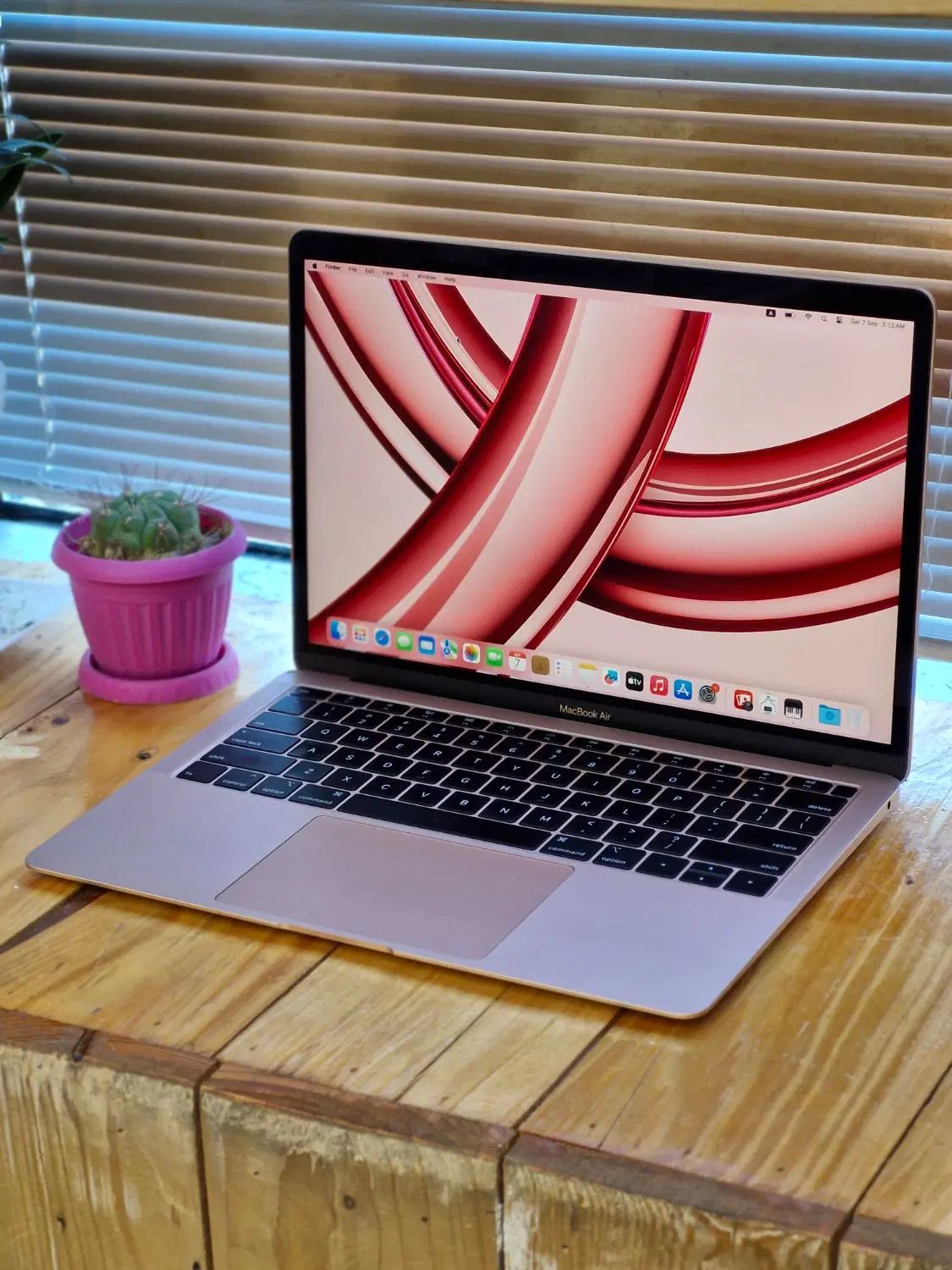 مک بوک شیک و خوش رنگ  Macbook Air 2020 (تک سایار)|رایانه همراه|تبریز, |دیوار