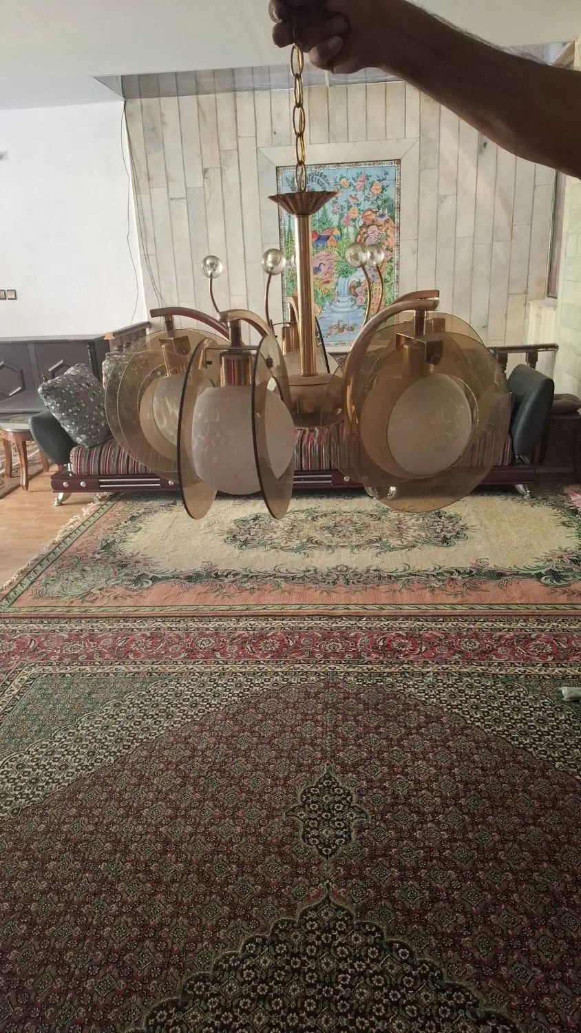 لوستر کم کار|لوستر و چراغ آویز|اصفهان, قلعه طبره|دیوار