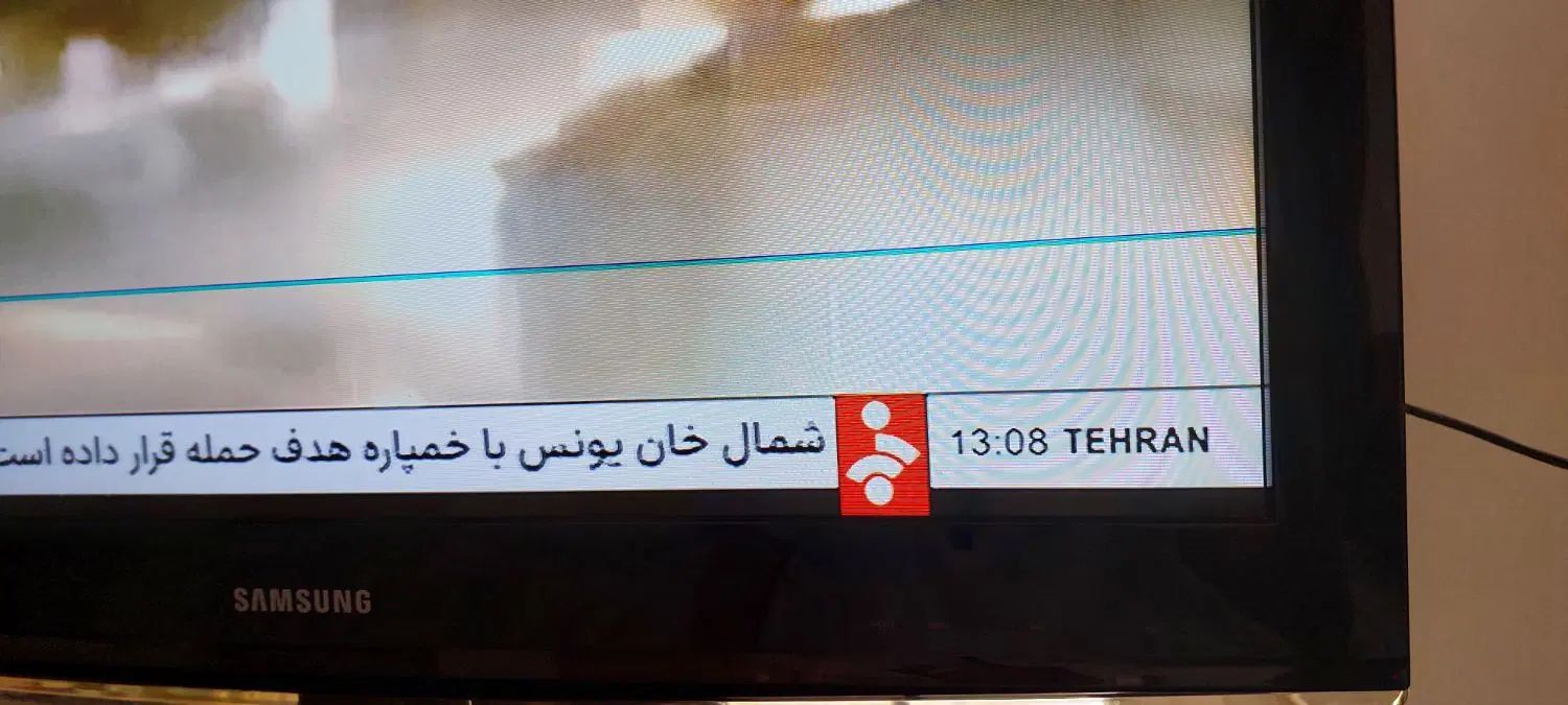 تلویزیون ۳۲ اینچ سامسونگ به همراه میز شیشه ای|تلویزیون و پروژکتور|شهرضا, |دیوار