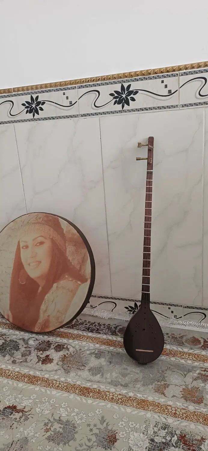 یک عدد دف یک عدد سه تار|سازهای سنتی|کرمانشاه, |دیوار