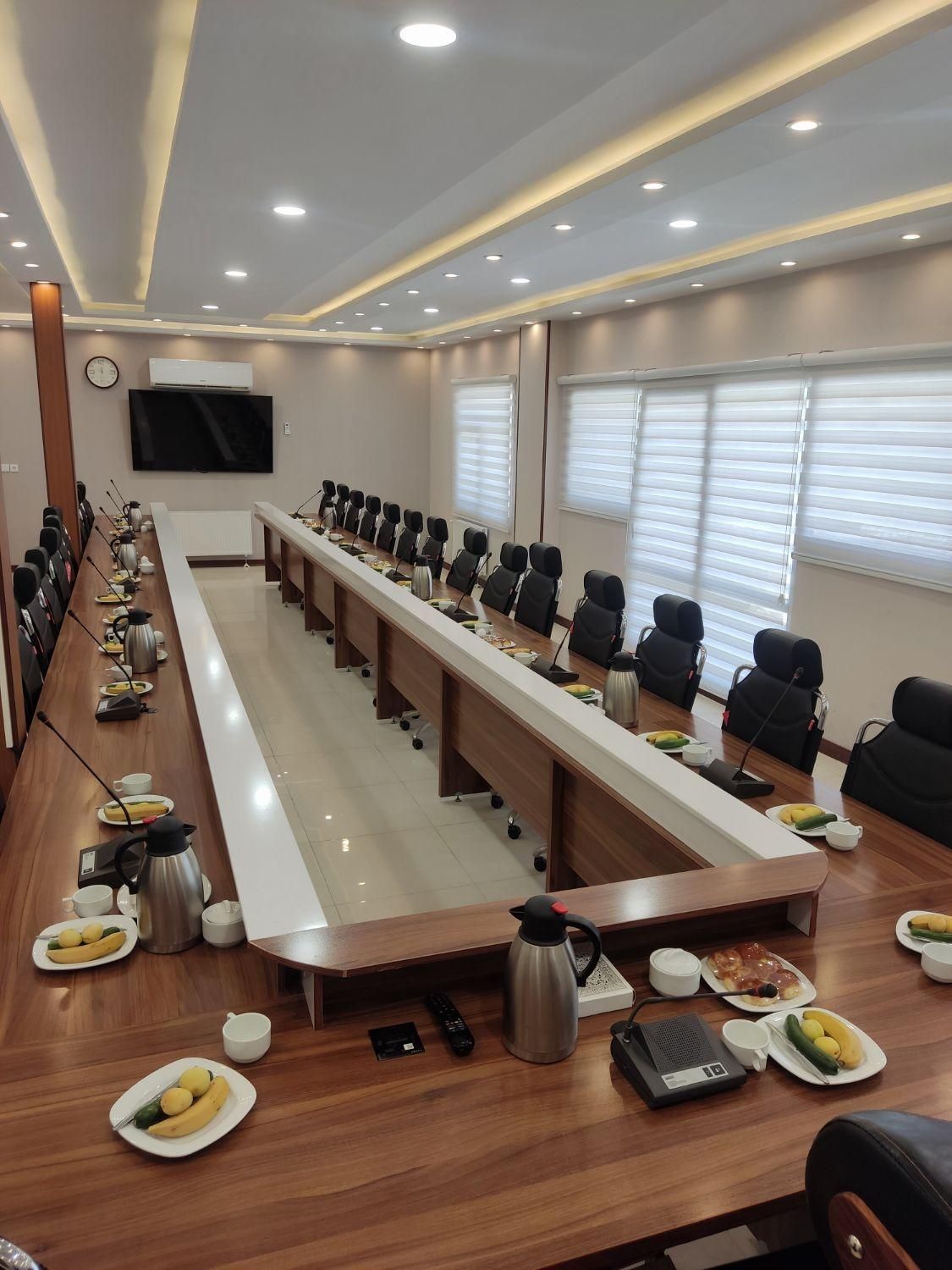 اجاره ساعتی سالن کنفرانس و جلسات|اجارهٔ کوتاه‌مدت دفتر کار و فضای آموزشی|قم, خداکرم|دیوار