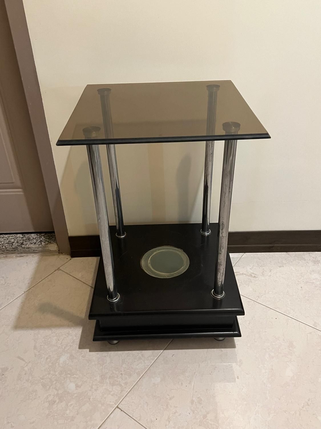 میز سفید و میز مشکی|میز و صندلی غذاخوری|ساری, |دیوار